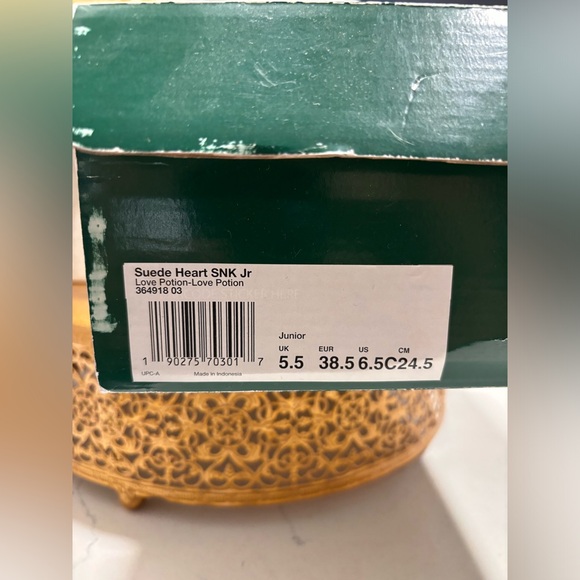 NWOT-Puma Suede Heart sneakers JR- Size 6.5👟 - Picture 10 of 12